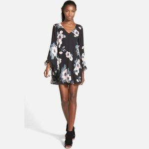 ASTR lace trimmed bell sleeved shift dress